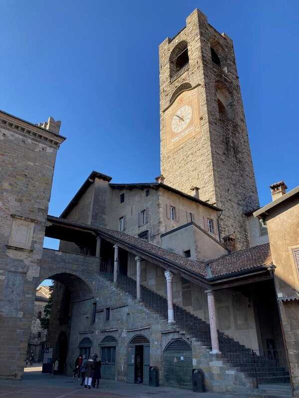 Torre Civica na Piazza Vechia